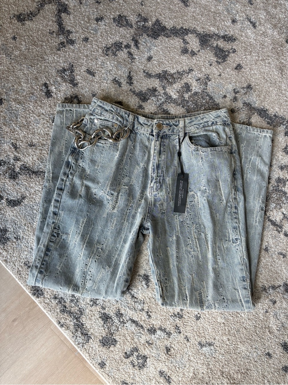 Manière De Voir Light Gray Acid-Wash Relaxed Jeans with Chain - Picture 9 of 11